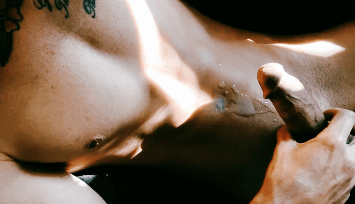 Kellan Hartmann sprays a load of cum all over his muscular abs